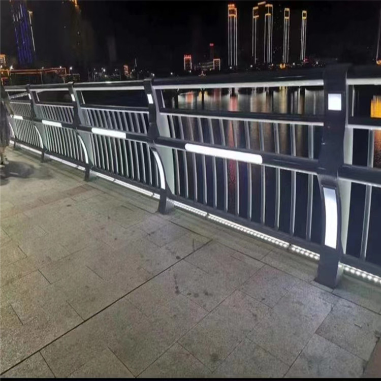 
                灯光护栏
