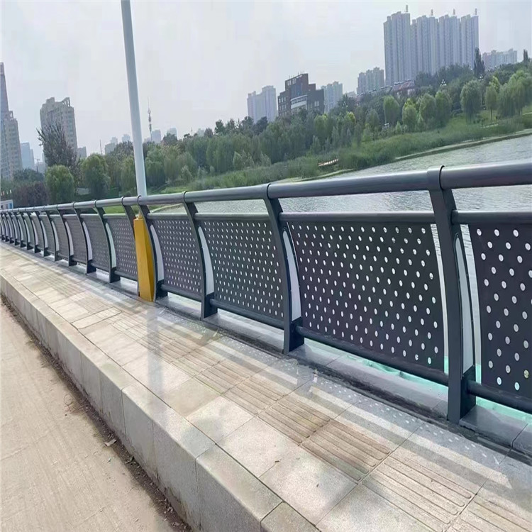 
                灯光护栏
