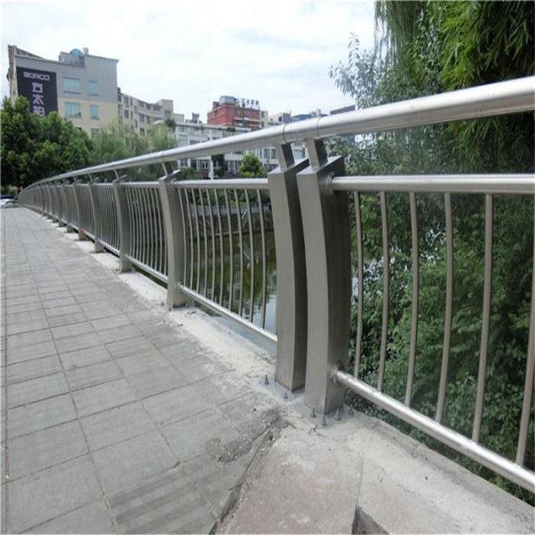 
                不锈钢护栏
